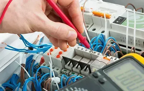 Professional electrician in Kingsbury